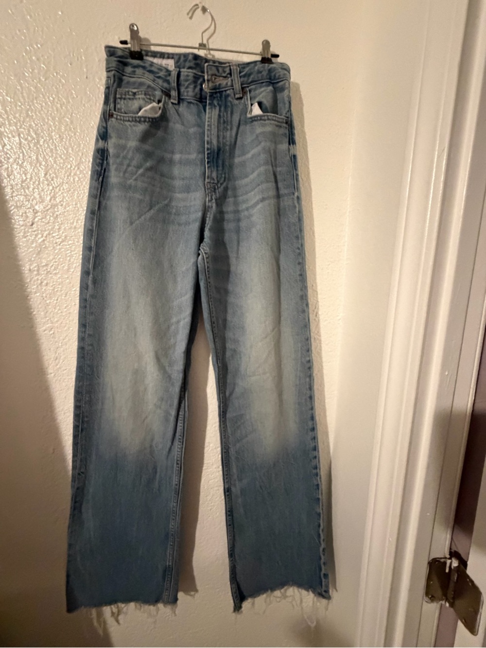 Zara Women’s Light Blue Relaxed Straight Jeans